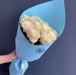 Букет белых роз с упаковкой